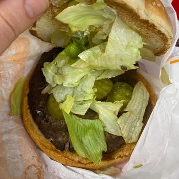 Balçova Burger King’de Whopper Menüsü Bayat, Yanmış Ve Eksik Malzemeler