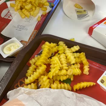 Balçova Burger King’de Whopper Menüsü Bayat, Yanmış Ve Eksik Malzemeler