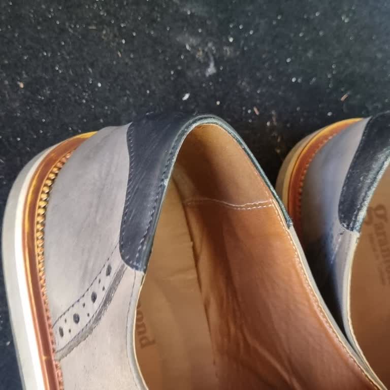 FLO’da Garanti Kapsamında Renk Solan Deri Ayakkabı Değişim Talebi