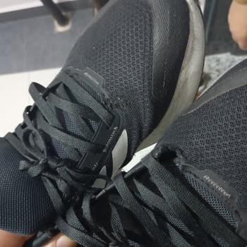 Adidas Ayakkabısı Kısa Sürede Yırtıldı, Mağaza Çözüm Sunamadı