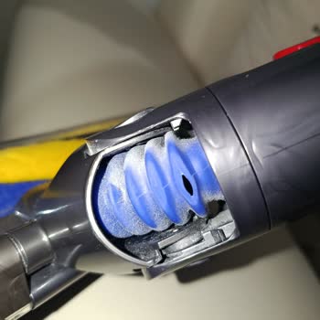 Darbesiz Yırtılan Dyson V12 Lazer Hortumu İçin Garanti Değişim Talebi