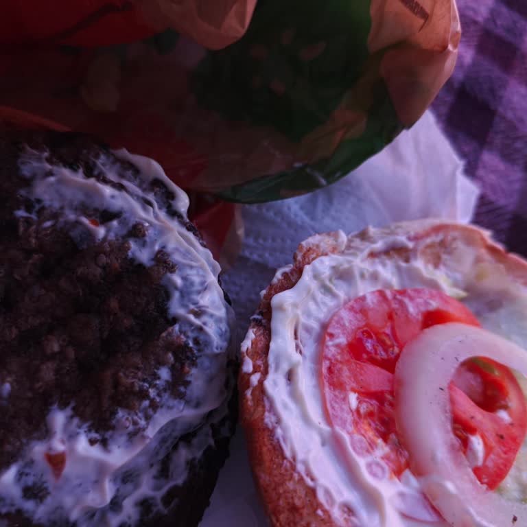 Burger King Şubesinde Tırtıklı Patates Yerine Normal Patates Ve Kuru Double Whopper İçin Şikayet