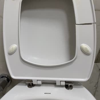 Bocchi Toilet Seat Cracks Repeatedly at the Same Spot