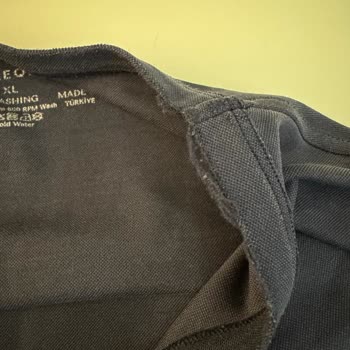 Yaka Parçalanması Ve Kibirli Müşteri Hizmetleri Sonrası İade Talebi