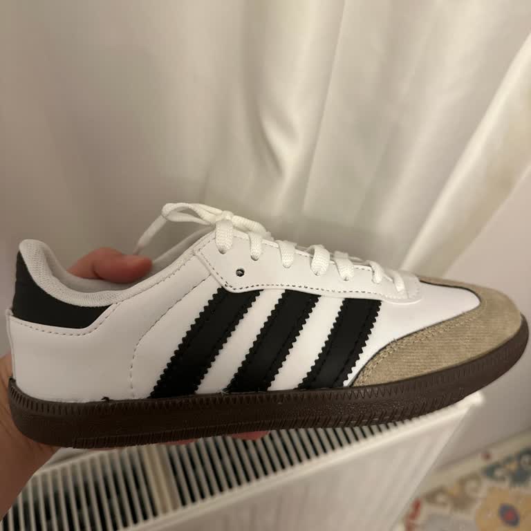 Sipariş Edilen Adidas Samba Yerine Farklı Ayakkabı Gönderildi