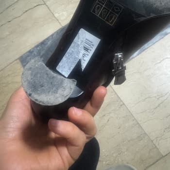 Derimod Botta Deri Hemen Yıprandı Ve Müşteri Hizmetleri Red Cevabı Verdi