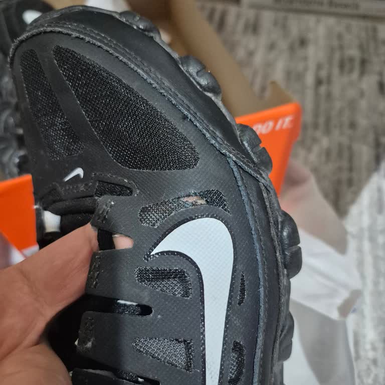 Nike Spor Ayakkabının Kısa Sürede Yırtılması Ve Değişim Reddi