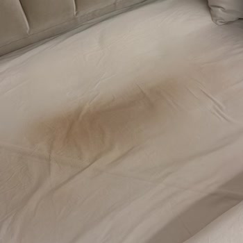 Talimatına Uyarak Yıkadığına Rağmen Penti Pijaması Renk Verdi, Beyaz Çamaşırlar Kırmızıya Dönüştü