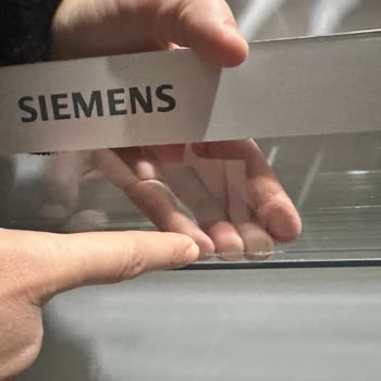 Çizik Gelen Siemens Buzdolabında Ücret Talebi Ve Yanıtsız Müşteri Hizmeti