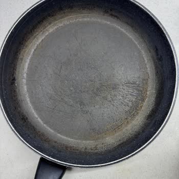 Teflon Tavalar Soyuldu, Cam Kapaklar Patladı: Güvenlik Endişesi Ve Ürün Değişimi İsteği