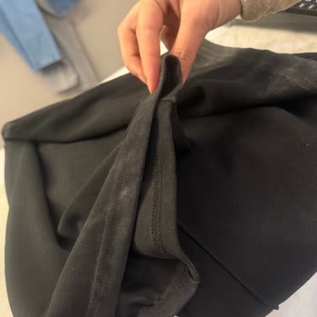 Deneme Kabinlerinde Kirli Ortam Ve İlgisiz Personel