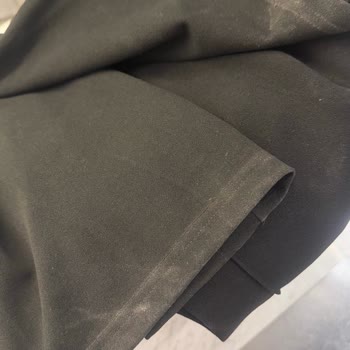 Deneme Kabinlerinde Kirli Ortam Ve İlgisiz Personel