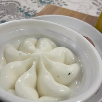 Dondurmanın İçinde Karınca Ölü Ve Böcek Tüyleri