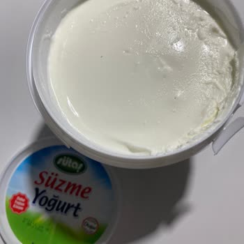 Sütaş Süzme Yoğurdunda Siyah Yabancı Maddeler Ve Güven Sorunu