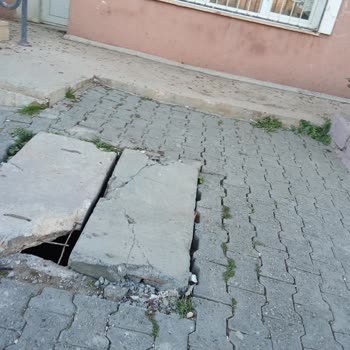 Yenice Mahallesi Yolları Yenilendi Ama Rögar Kapakları Ve Eğimli Kısımları Bakımsız