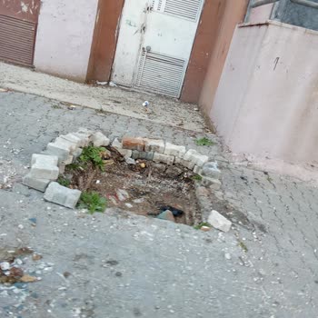 Yenice Mahallesi Yolları Yenilendi Ama Rögar Kapakları Ve Eğimli Kısımları Bakımsız