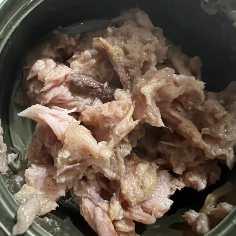 Superfresh Ton Balığı Ürününün Renk Değişikliği Ve Ekşi Kokusu Tüketilemez Durumda