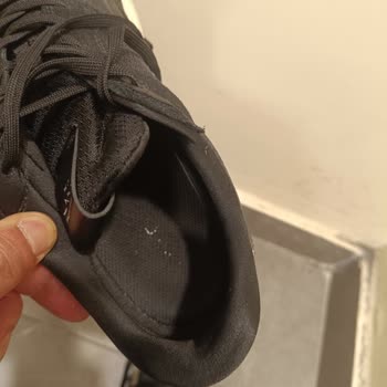 Ayakkabının Taban Yazıları Erken Silindi, Ücretsiz Değişim Talep Ediyorum