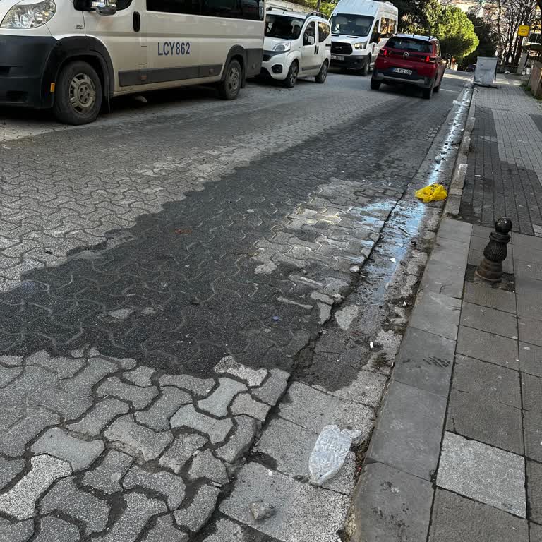 Ataşehir’de Patlayan Su Borusuna CİMER’den Çözüm Bekleniyor, Kamu Kaynakları Boşa Harcanıyor