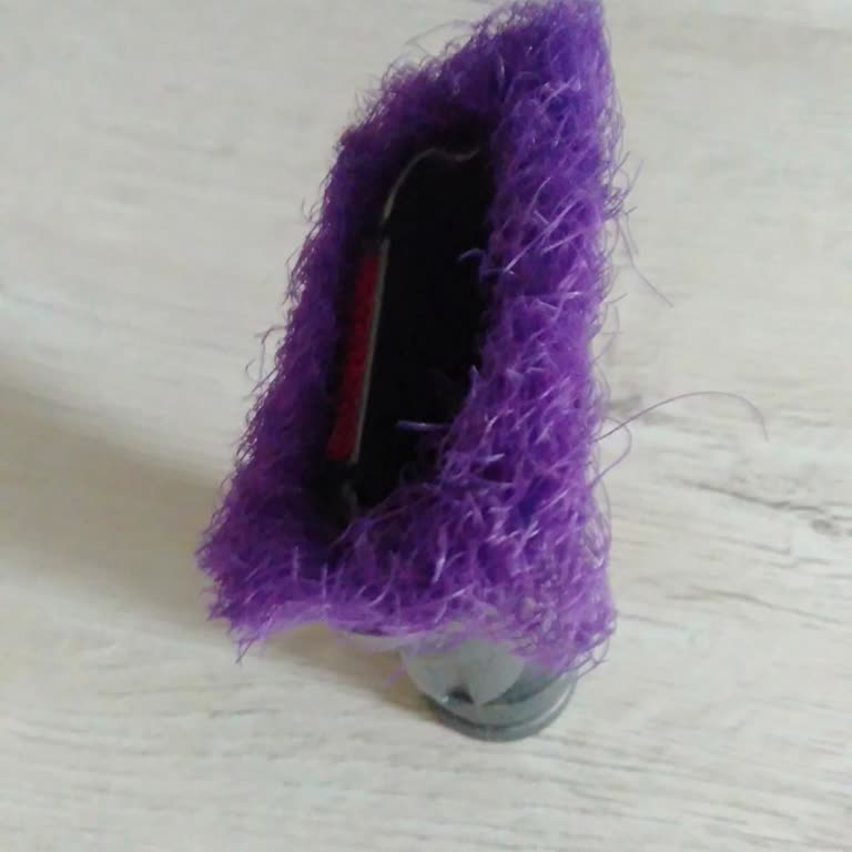 Kiwi Home Küçük Mor Fırçalı Ucu Sadece 2 Kez Koltuk Süpürmemle Birlikte Resmen Eriyip Deforme Oldu