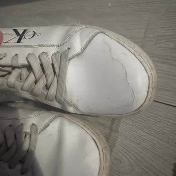 Hepsiburada'dan Aldığım Calvin Klein Ayakkabısındaki Boya Kırıkları Ve Üretim Hatası İadesi