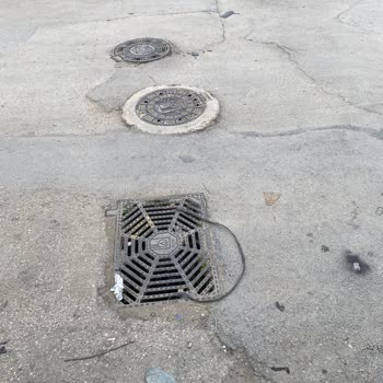 Nilüfer Belediyesi'ne: Alaaddinbey Mahallesi 615. Sokaktaki Göçükler Acilen Onarılmalı