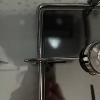 Bosch Ankastre Ocakta Üretim Hatası: Boya Kalkması Ve Renk Atması