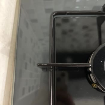 Bosch Ankastre Ocakta Üretim Hatası: Boya Kalkması Ve Renk Atması