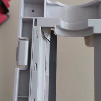 Üç Ayda Alt Fırça Kapağı Kırıldı, Garanti Değişim Reddedildi