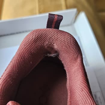 Columbia Ayakkabısının 4 Ayda Yırtılması Ve Değişim Talebi