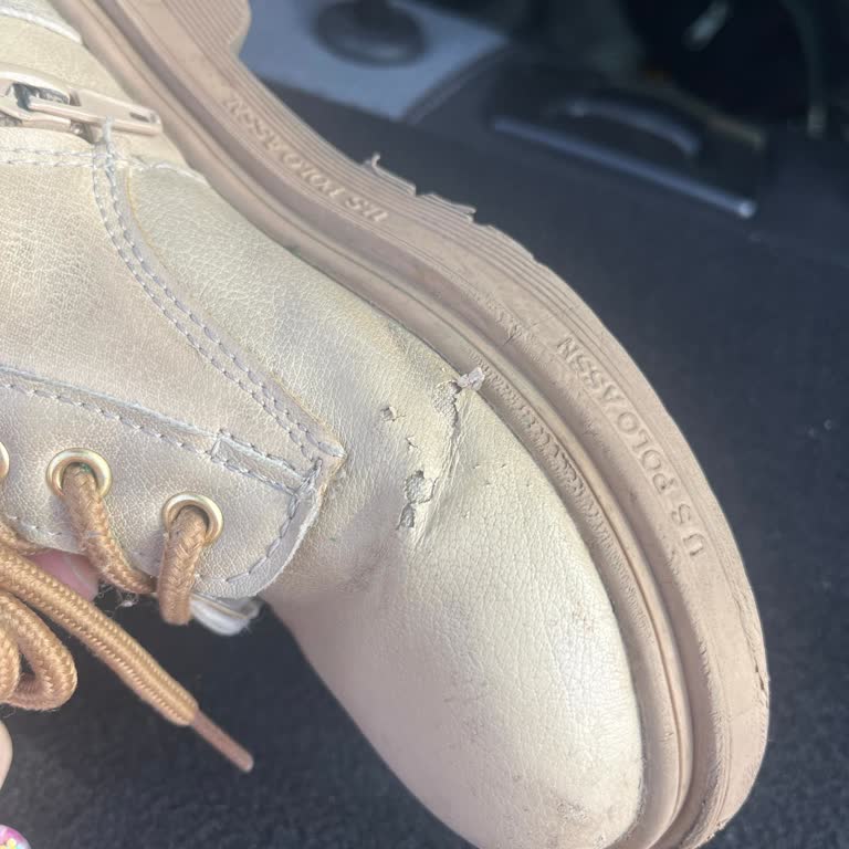 2 Yıllık Garanti Olmasına Rağmen 4 Ayda Derisi Yırtılan Botun Değişim Ve İade Talebi