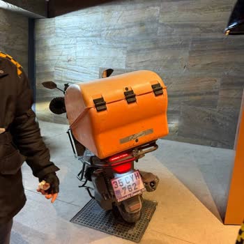 Migros Kuryesi Aracımı Çarptı, Özür Dilemedi Ve Bilgi Vermedi