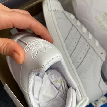 Görsellerde Beyaz Gösterilen Ayakkabı Gri Ve Hasarlı Geldi, Fatura Yok, Tam İade Talebi