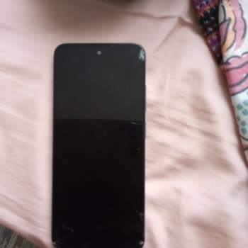 Evkur İnegöl Şubesinde Yanıltıcı Türk Malı Bilgisi Ve Kırılgan Telefon Şikayeti