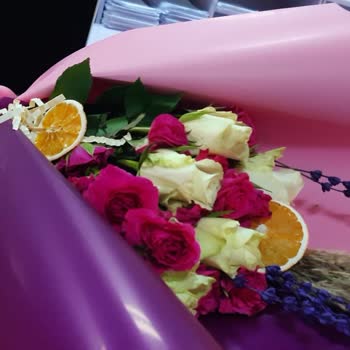 Sipariş Edilen Çiçekler Soluk Ve Küçük, Resimdekinden Farklı