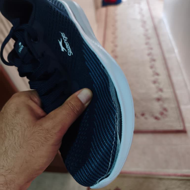 Ayıplı Ayakkabının Kenarı Açıldı Ve Çorap İçin Ücret Kesintisi Şikayeti