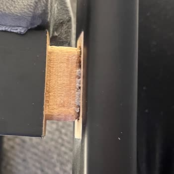 Ayıplı Kolsuz Sandalyeler Sürekli Tamir Ediliyor Ve İade Reddediliyor