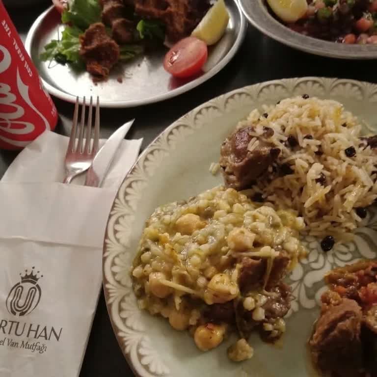 Urartu Han’da Yemeğe Kıl Düşmesi Ve Cevapsız İletişim