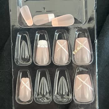 Uzak Konumda İade İmkanı Olmadan Eksik Ve Boyu Uyumsuz Press On Nails Şikayeti