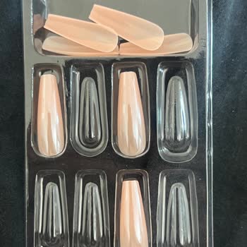 Uzak Konumda İade İmkanı Olmadan Eksik Ve Boyu Uyumsuz Press On Nails Şikayeti