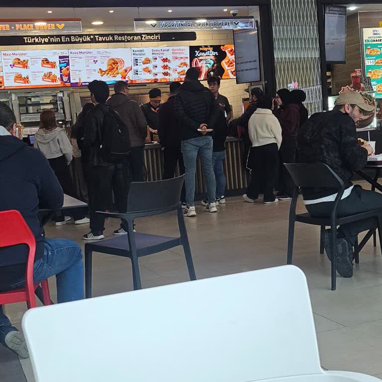 Rize Şimal AVM Popeyes Şubesinde Uzun Bekleme Süresi Ve Kaba Personel Davranışı
