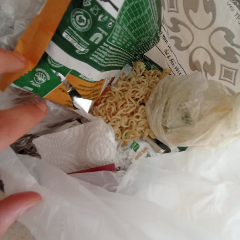 Knorr Tavuklu Noodle'da Kötü Koku Ve Gıda Zehirlenmesi İddiası