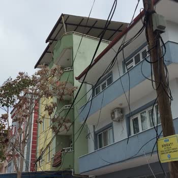 Sarkan Telekom Kabloları Çocukların Güvenliğini Tehdit Ediyor, Acil Müdahale Gerekiyor