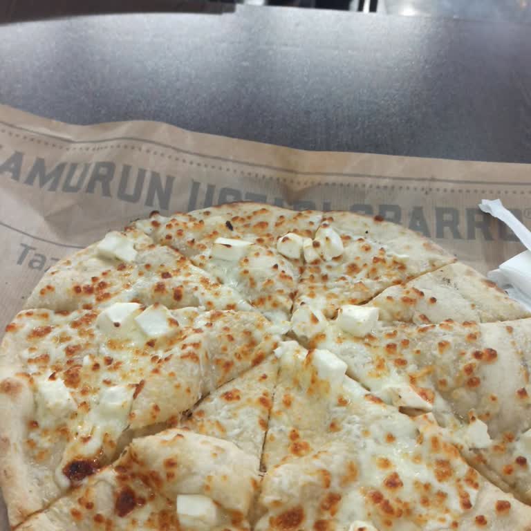 Kasiyerin Aşağılayıcı Üslubu Ve Pizza Kalitesinin Beklentileri Karşılamaması