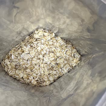 Eti Gıda İnce Öğütülmüş Yulaf Ezmesinden Hiç Öğütülmemiş Yulaf Çıkıyor