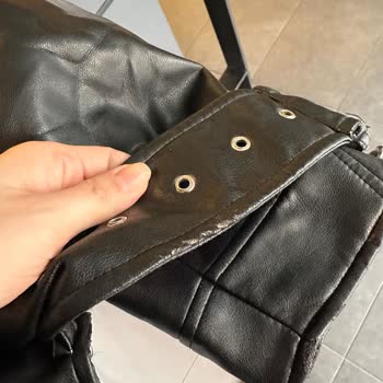 Satıcı Engellenip İade Reddi Alınan Kusursuz Dediği Cekette Yırtık Ve Soyulma