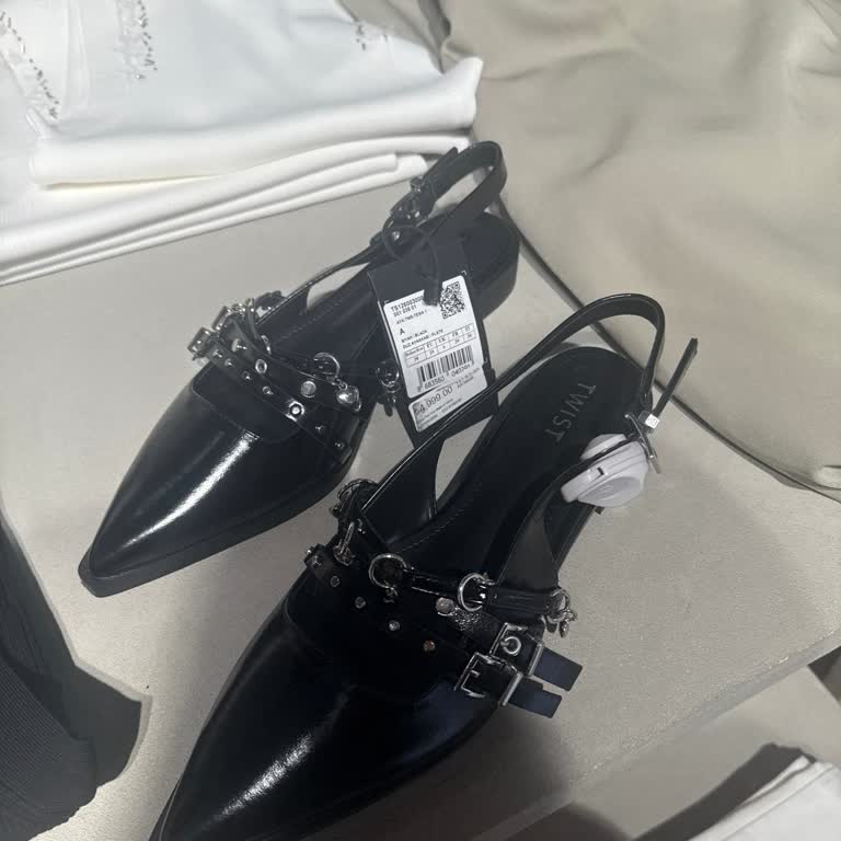 Mankende Sergilenen Ayakkabı Satılamaması Ve İlgisiz Personel Yaklaşımı