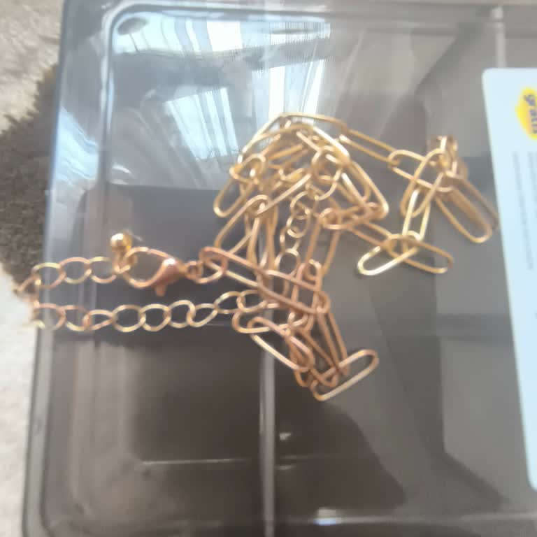 DeFacto Mağazasından Alınan Kolye Kısa Sürede Kararıyor, Ücret İadesi Talep Ediliyor