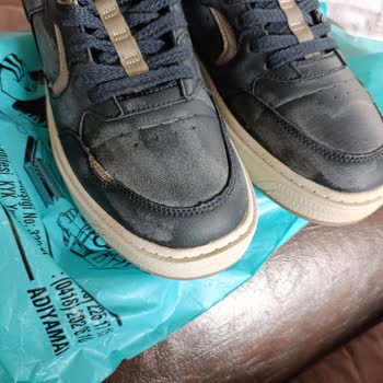 Temizlik Ürünleriyle Yapılan Bakım Sonrası Ayakkabıda Beyaz Lekeler Ve Değişim İsteği