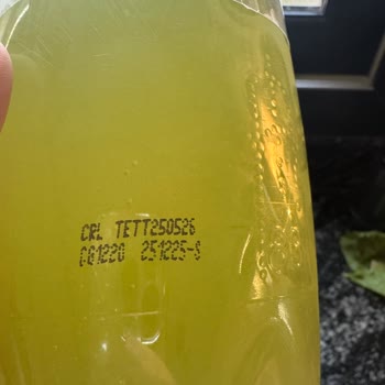 Mersin Migros’tan Alınan Schweppes Limonlu Gazlı İçecek Şişesinde Küf Ve Yeşil Maddeler Bulundu